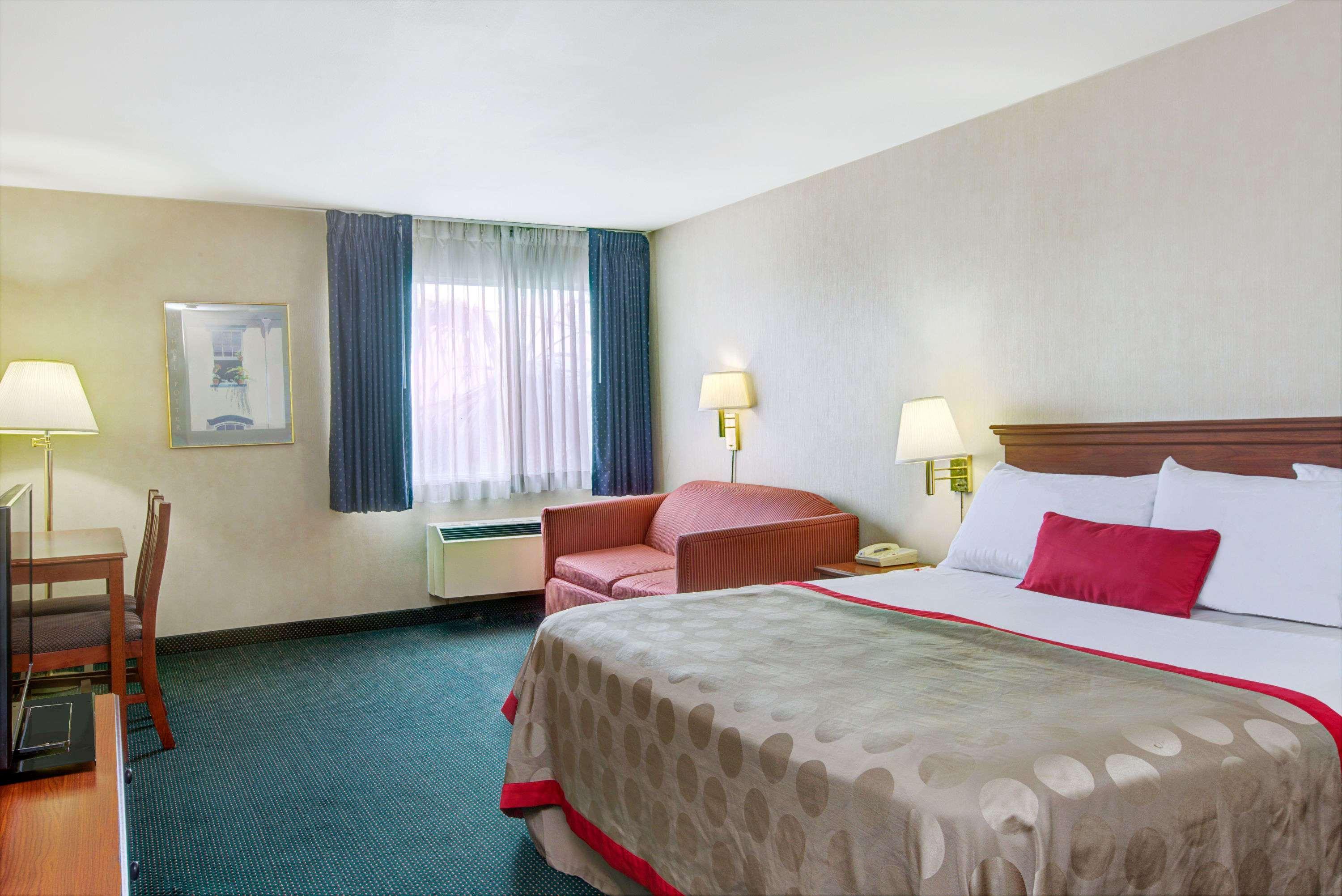 Ramada By Wyndham Hawthorne/Lax Hotel Exterior foto