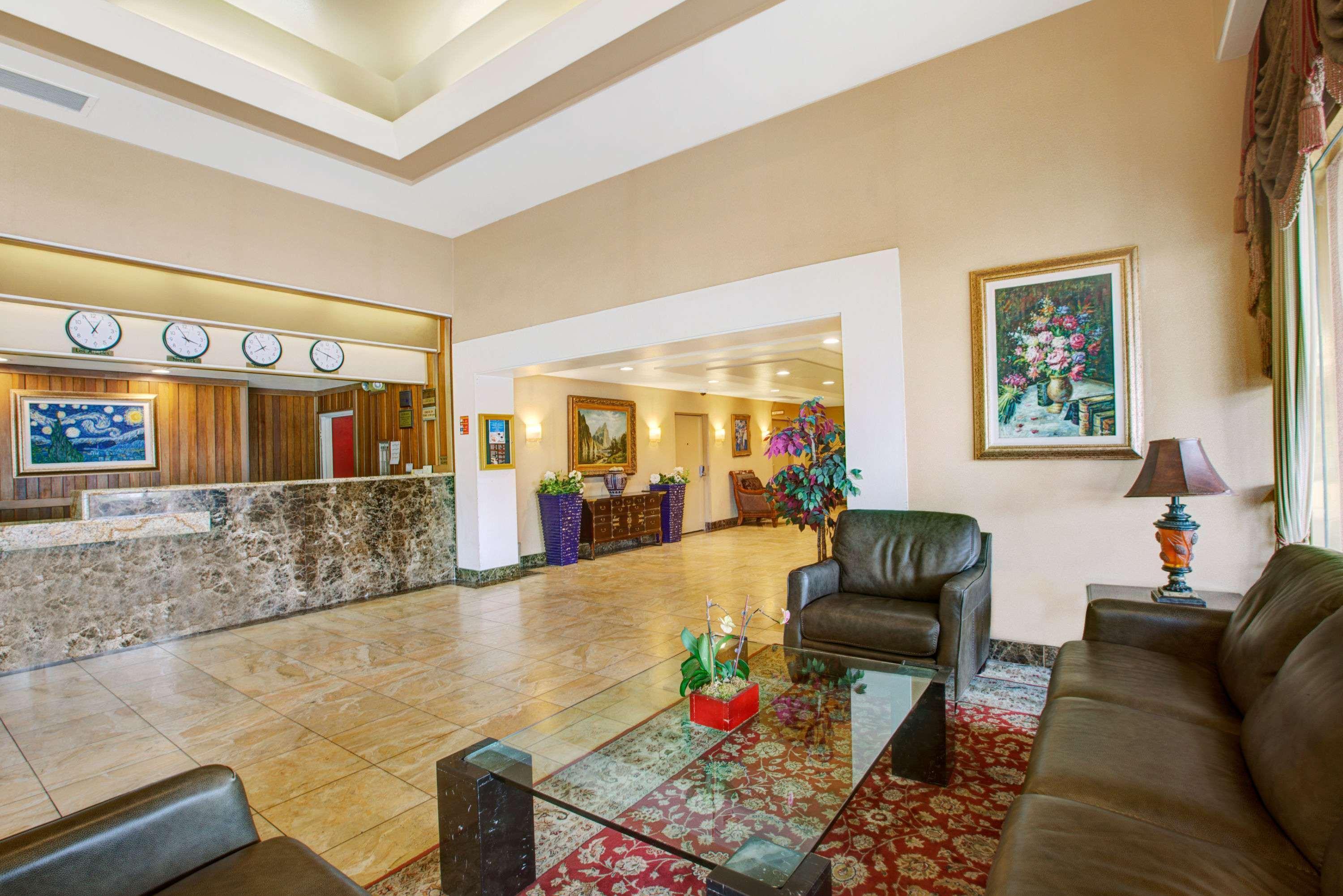 Ramada By Wyndham Hawthorne/Lax Hotel Exterior foto